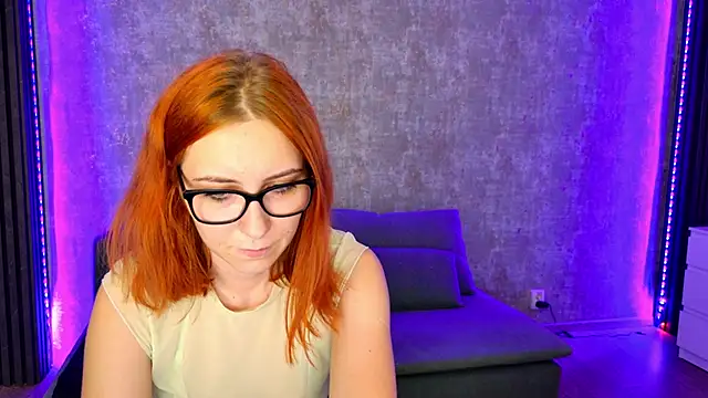 Snapshot of scarleteyes_ chatting on November 8, 6:06 am scarleteyes online show from November 8, 6:06 am