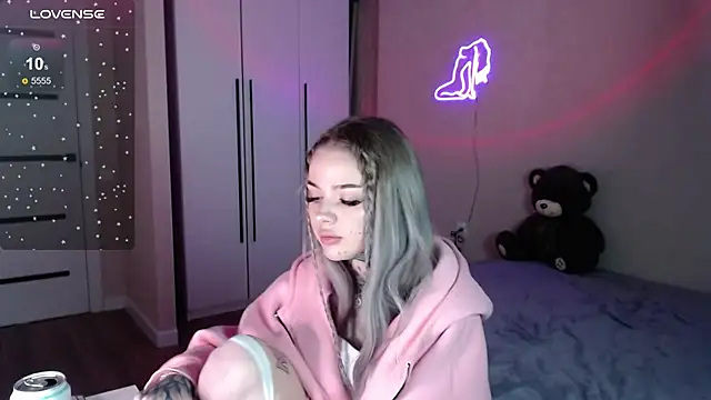 Snapshot of bklfen chatting on November 8, 7:06 pm bklfen online show from November 8, 7:06 pm