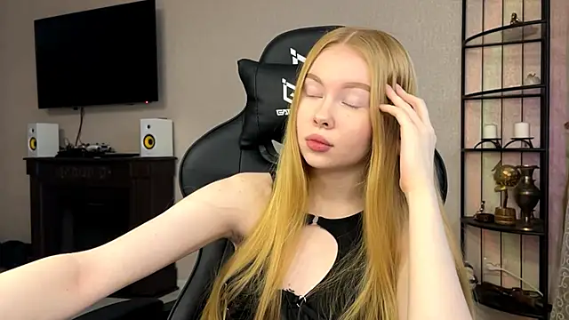 RaguelNicksons online show from November 28, 6:35 am