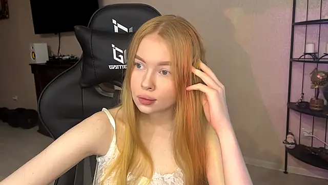 RaguelNicksons online show from December 3, 5:41 am