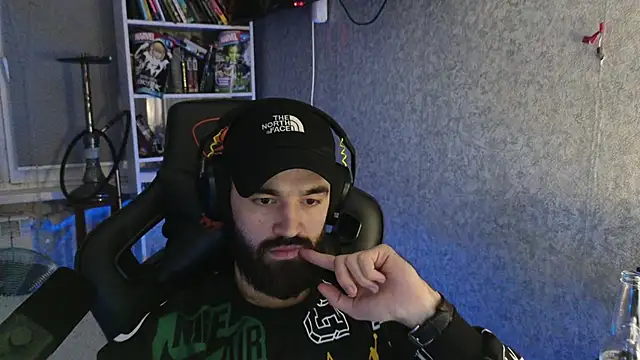 Snapshot of Nik_Namee chatting on December 15, 5:52 pm Nik Namee online show from December 15, 5:52 pm