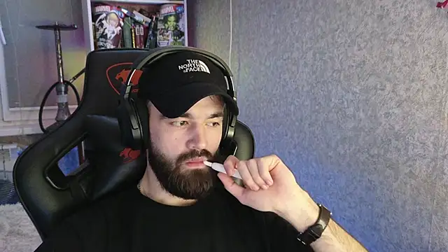 Snapshot of Nik_Namee chatting on December 3, 11:47 pm Nik Namee online show from December 3, 11:47 pm