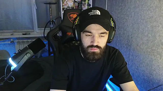 Snapshot of Nik_Namee chatting on November 16, 9:51 pm Nik Namee online show from November 16, 9:51 pm