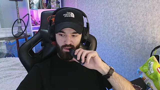 Snapshot of Nik_Namee chatting on December 5, 6:23 am Nik Namee online show from December 5, 6:23 am