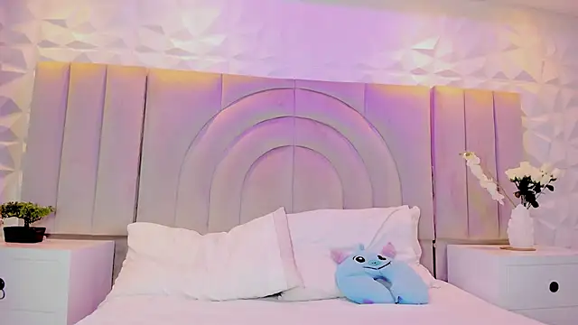 rebeca brown  online show from January 9, 11:50 am