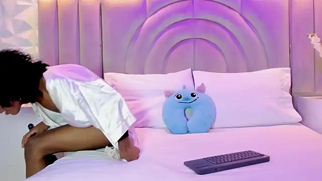 rebeca brown  online show from December 16, 11:47 am