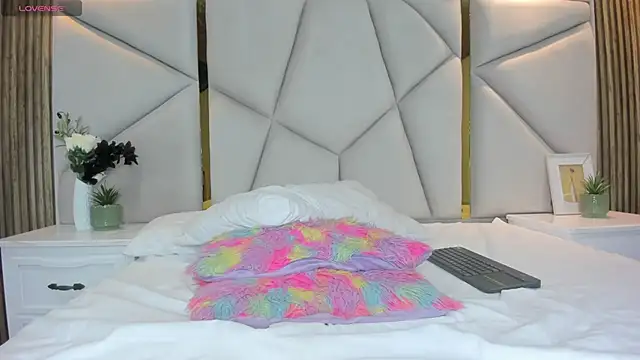 Snapshot of rebeca_brown_ chatting on April 23, 12:29 pm rebeca brown online show from April 23, 12:29 pm