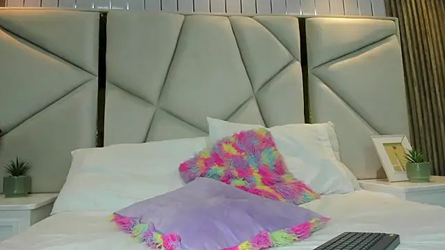 rebeca brown  online show from March 10, 11:58 am