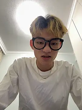 Snapshot of sexyboy-lele chatting on October 10, 12:17 pm sexyboy-lele online show from October 10, 12:17 pm