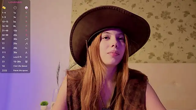 lilliaqueen online show from November 1, 2:11 pm