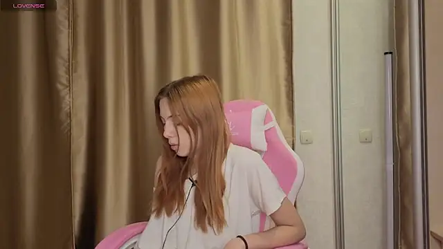 lilliaqueen online show from November 21, 3:44 pm