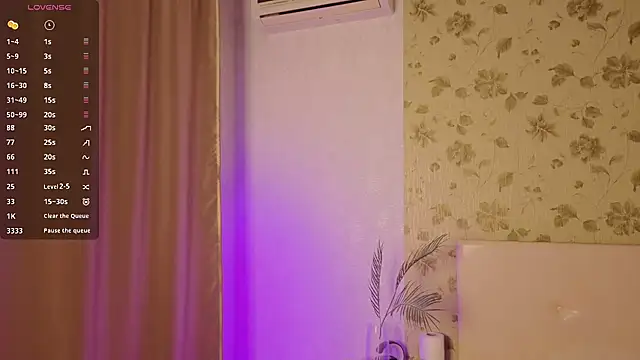 lilliaqueen online show from November 8, 1:58 pm