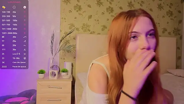 lilliaqueen online show from November 5, 2:20 pm