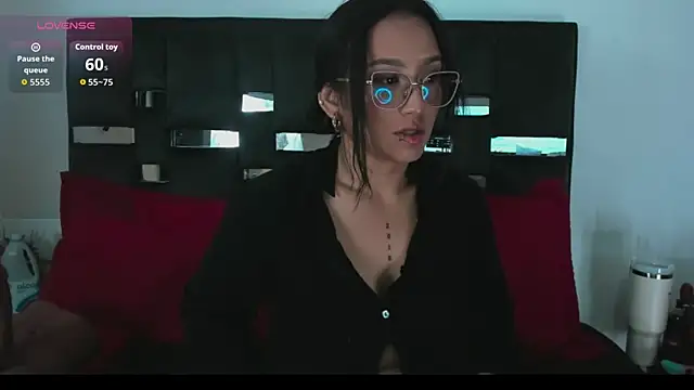 SussySunny  online show from April 11, 4:20 am