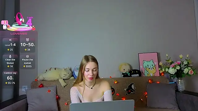 ElizaPurrr online show from October 30, 11:08 am