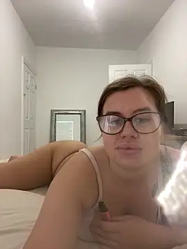 Snapshot of BellaBoux_XOXO chatting on October 10, 8:48 am BellaBoux XOXO online show from October 10, 8:48 am