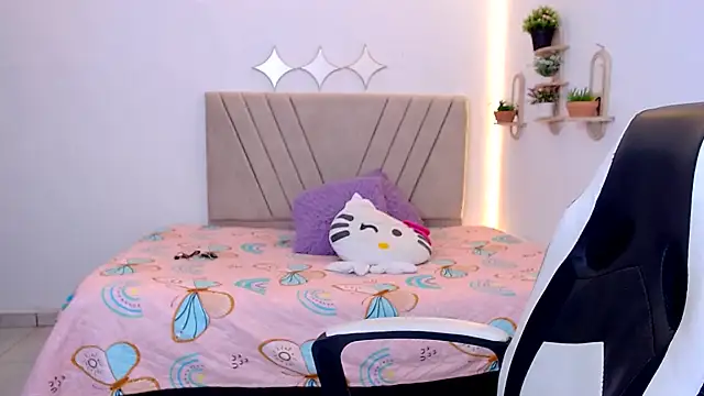 Snapshot of zara_cute chatting on June 15, 12:16 pm zara cute online show from June 15, 12:16 pm