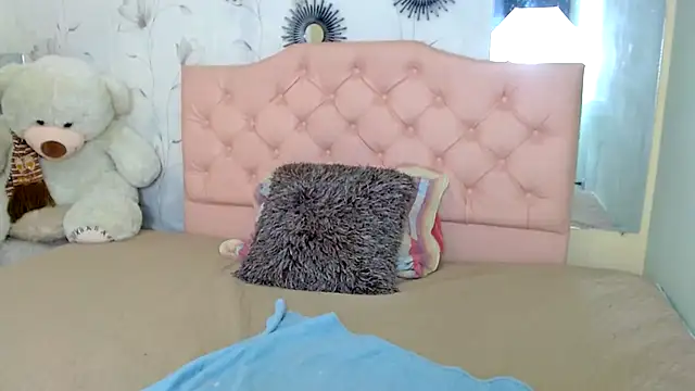 zara cute online show from February 16, 12:15 pm