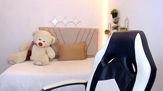 Snapshot of zara_cute chatting on July 16, 12:24 pm zara cute online show from July 16, 12:24 pm