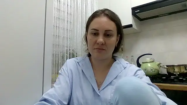 Snapshot of MeadowEyes chatting on June 18, 6:57 pm MeadowEyes online show from June 18, 6:57 pm