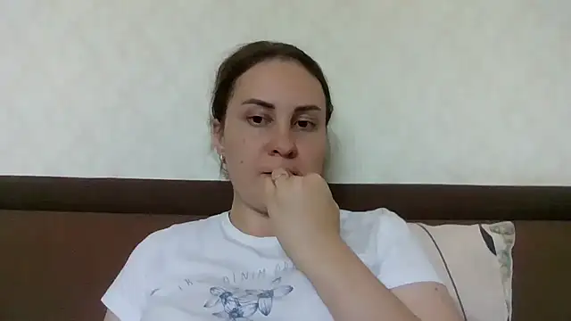 Snapshot of MeadowEyes chatting on June 24, 11:53 am MeadowEyes online show from June 24, 11:53 am