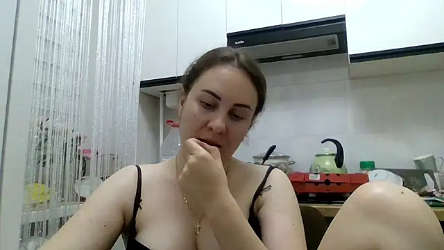 Snapshot of MeadowEyes chatting on June 11, 6:27 pm MeadowEyes online show from June 11, 6:27 pm