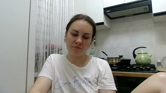 Snapshot of MeadowEyes chatting on June 27, 9:21 pm MeadowEyes online show from June 27, 9:21 pm