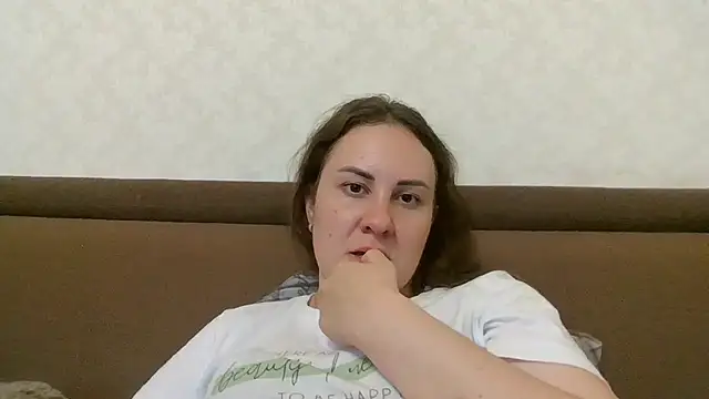 Snapshot of MeadowEyes chatting on June 28, 5:30 pm MeadowEyes online show from June 28, 5:30 pm