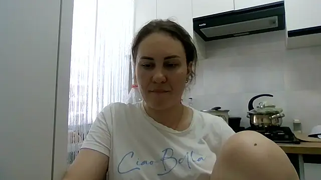 Snapshot of MeadowEyes chatting on June 25, 12:43 pm MeadowEyes online show from June 25, 12:43 pm