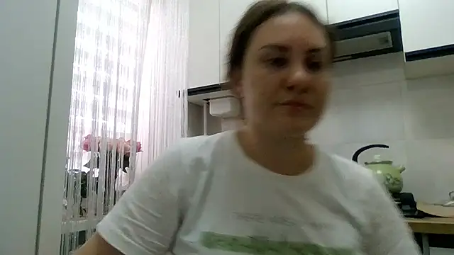 Snapshot of MeadowEyes chatting on June 29, 4:39 pm MeadowEyes online show from June 29, 4:39 pm