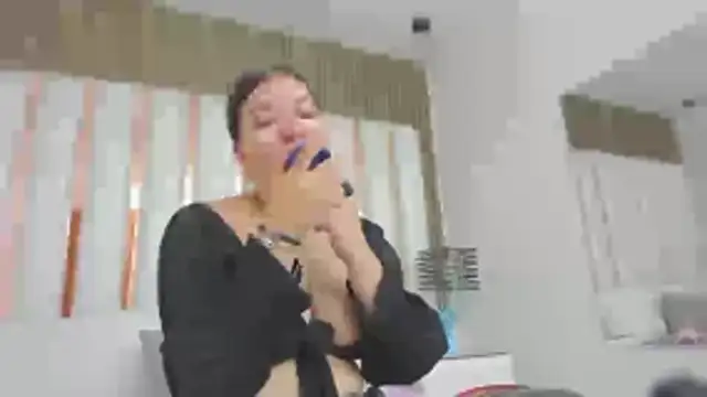 AmbarGills online show from December 3, 1:10 pm