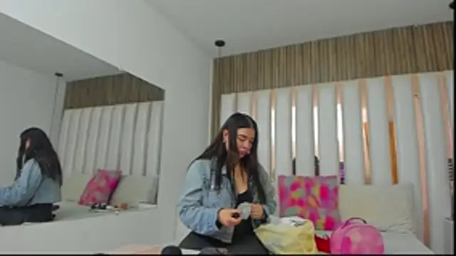 AmbarGills online show from November 15, 1:04 pm