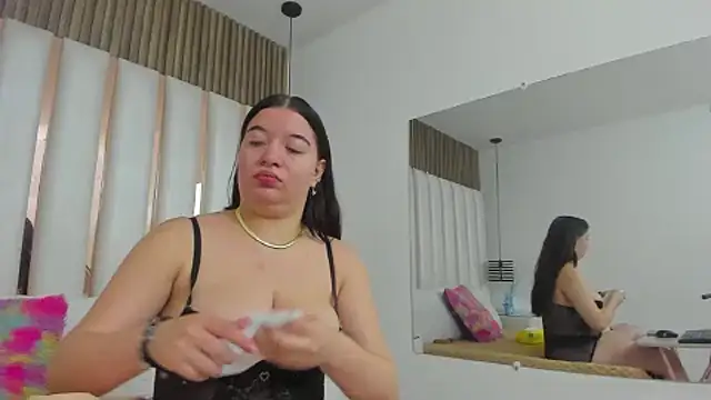 AmbarGills online show from November 23, 1:54 pm