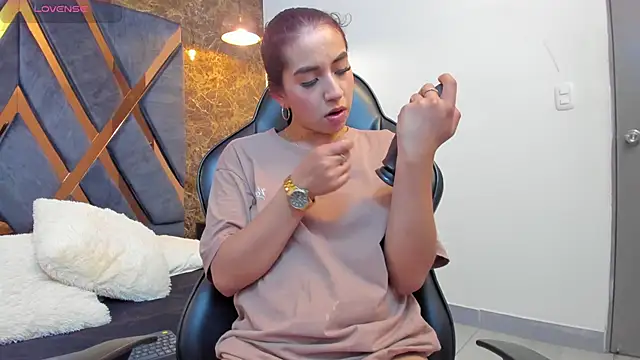 Snapshot of Vittoria_Conti_ chatting on November 7, 5:17 pm Vittoria Conti online show from November 7, 5:17 pm