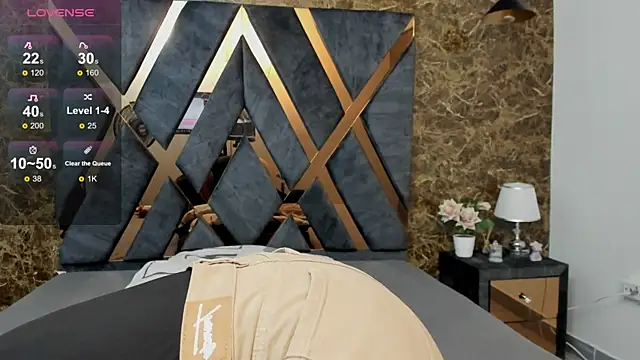 Vittoria Conti  online show from April 7, 5:15 pm