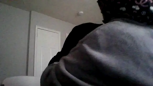 Snapshot of dezzidavill chatting on March 3, 8:16 pm dezzidavill online show from March 3, 8:16 pm