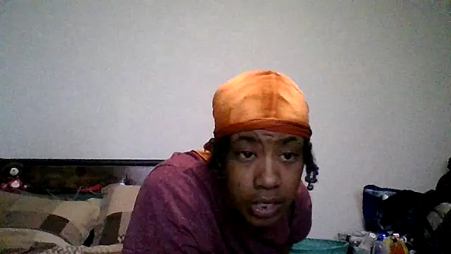 Snapshot of dezzidavill chatting on February 12, 1:27 am dezzidavill online show from February 12, 1:27 am