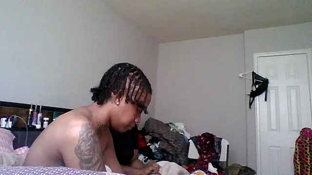 Snapshot of dezzidavill chatting on March 1, 1:22 pm dezzidavill online show from March 1, 1:22 pm