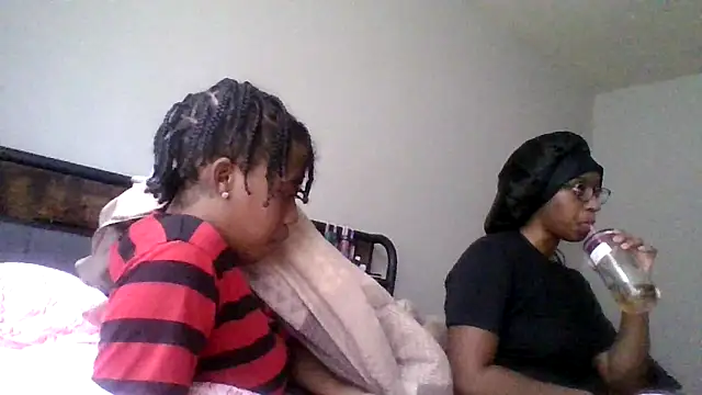 Snapshot of dezzidavill chatting on February 17, 2:36 pm dezzidavill online show from February 17, 2:36 pm