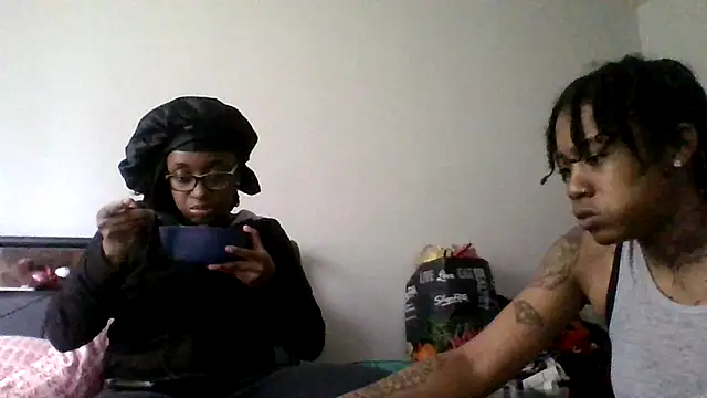 Snapshot of dezzidavill chatting on February 24, 7:26 pm dezzidavill online show from February 24, 7:26 pm