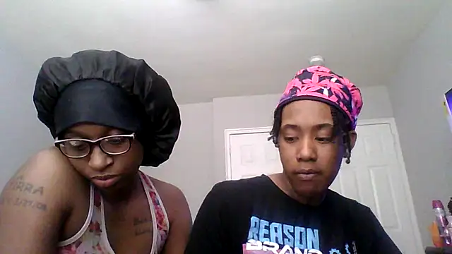 Snapshot of dezzidavill chatting on February 9, 3:21 pm dezzidavill online show from February 9, 3:21 pm