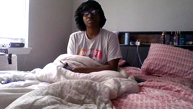 Snapshot of dezzidavill chatting on February 21, 3:14 pm dezzidavill online show from February 21, 3:14 pm