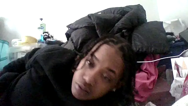 Snapshot of dezzidavill chatting on February 6, 2:46 pm dezzidavill online show from February 6, 2:46 pm