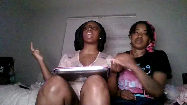 Snapshot of dezzidavill chatting on February 21, 3:08 am dezzidavill online show from February 21, 3:08 am