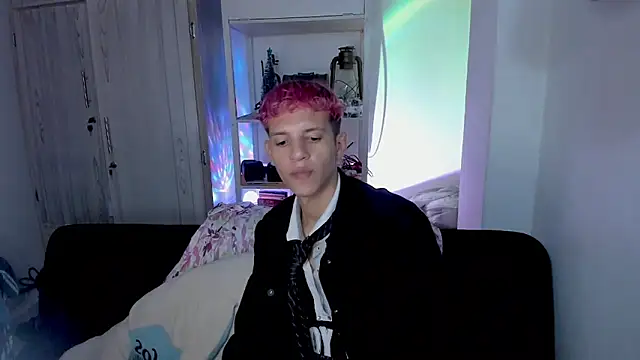 tylernova online show from December 23, 3:17 am