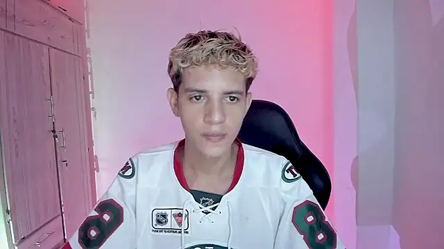 tylernova online show from February 6, 3:35 am