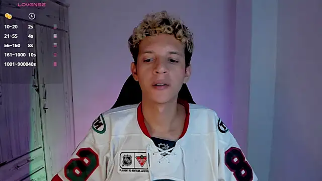 tylernova online show from February 22, 3:42 am