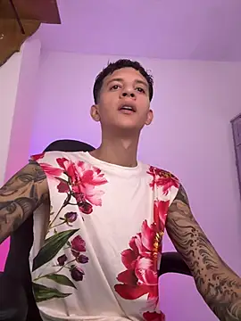 tylernova online show from May 8, 3:32 am