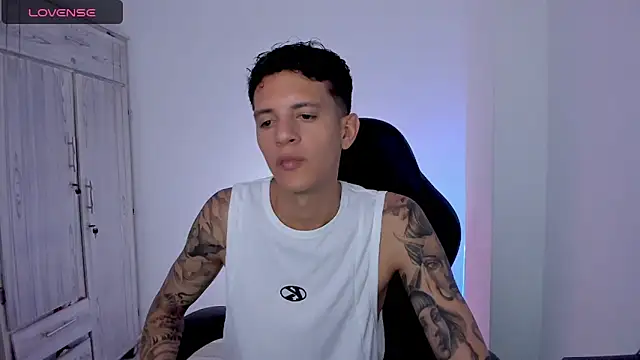 tylernova online show from May 9, 3:43 am