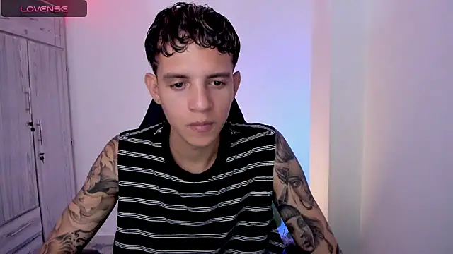 tylernova online show from April 26, 1:47 am